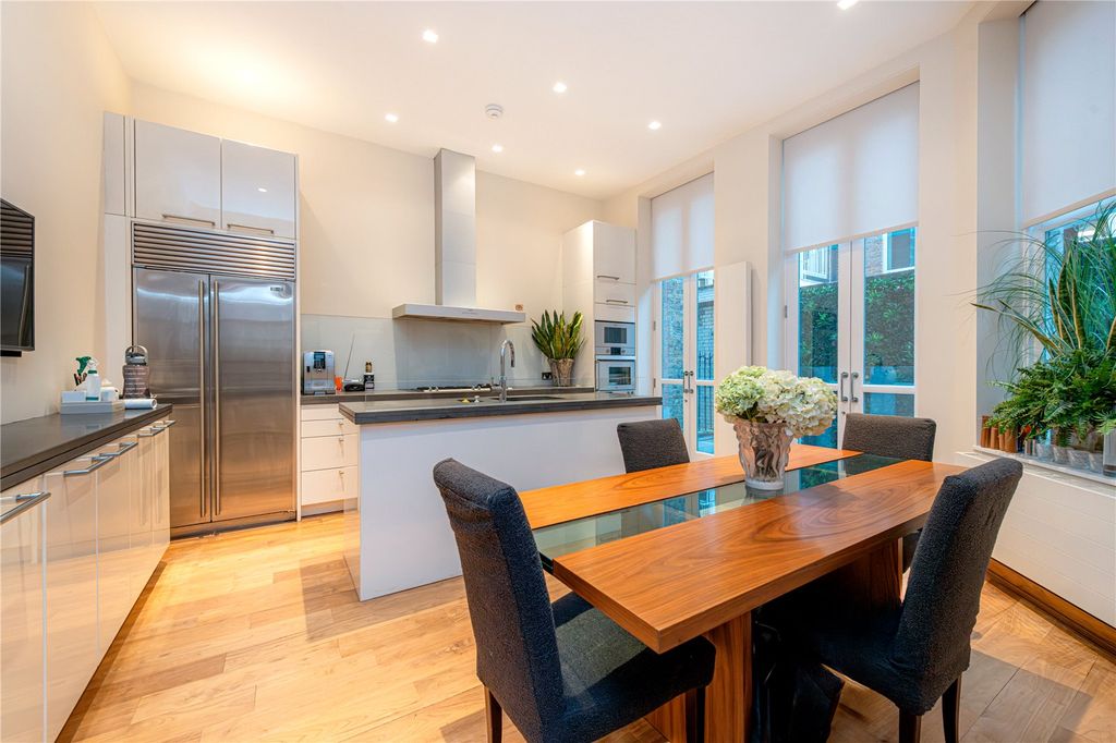 Property photo 2 of 10 Kitchen/Dining
