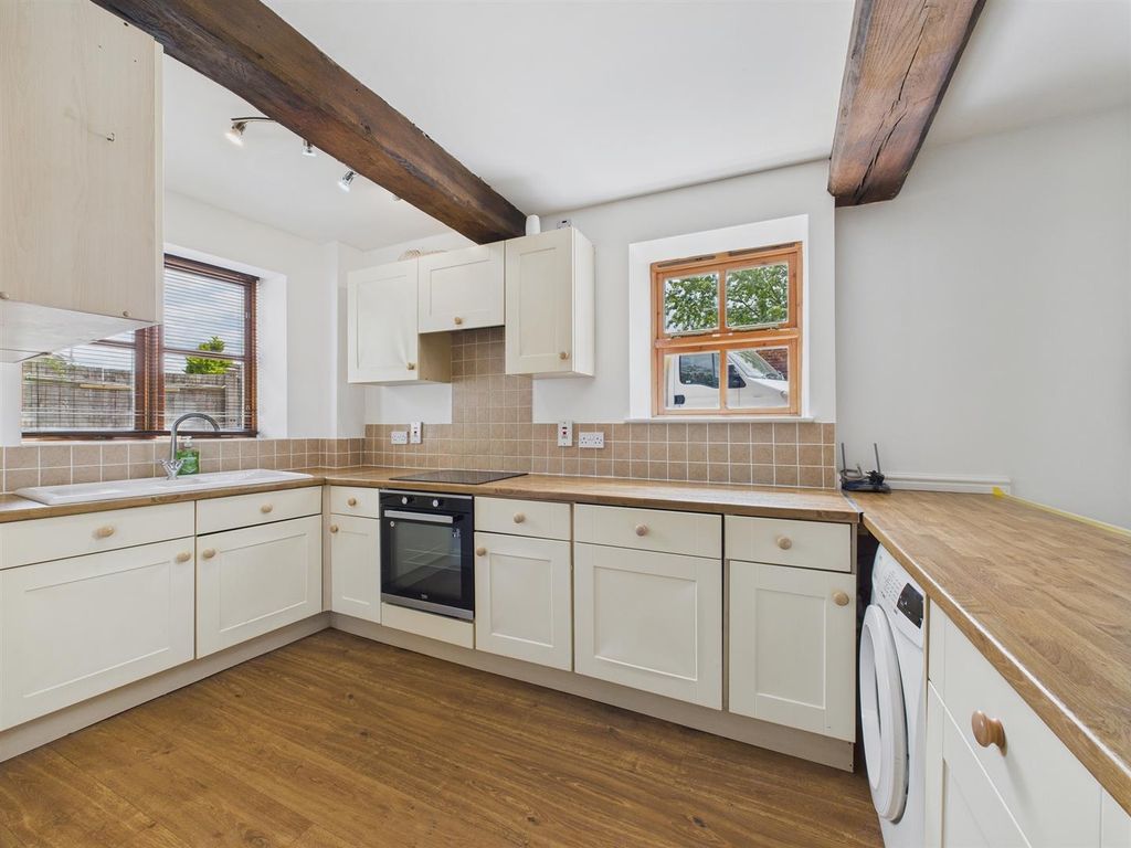 Property photo 3 of 9 Kitchen