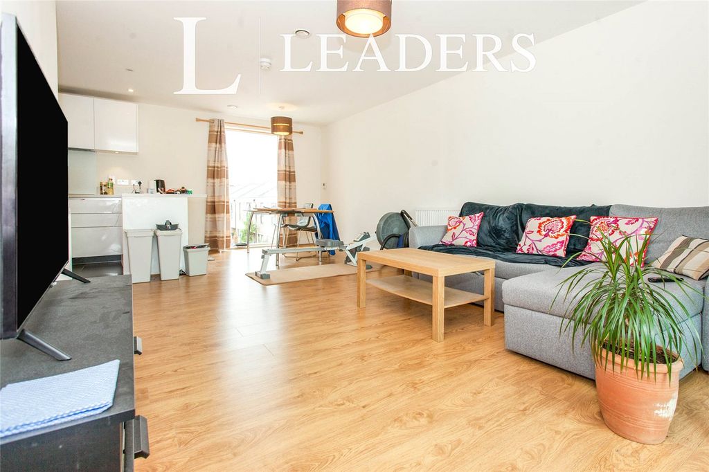 Property photo 2 of 10 F1Dbe240-c921-ee11-9