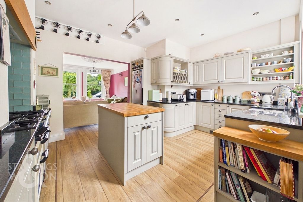 Property photo 2 of 44