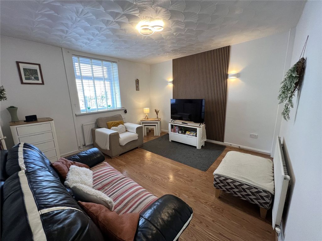 Property photo 2 of 15 Picture No. 10