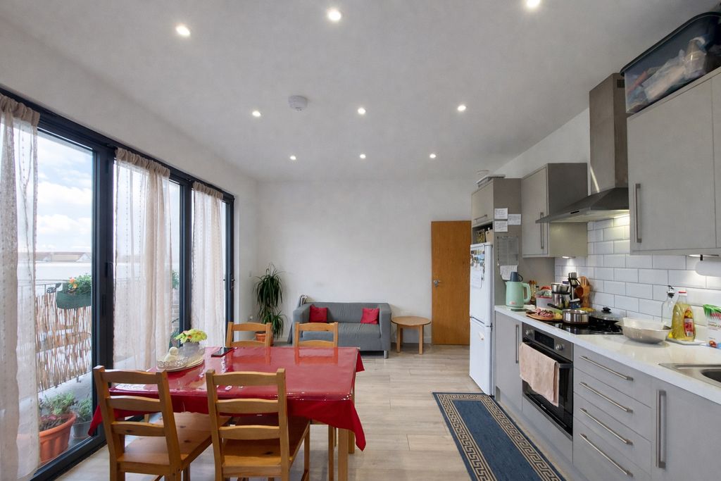 Property photo 3 of 15