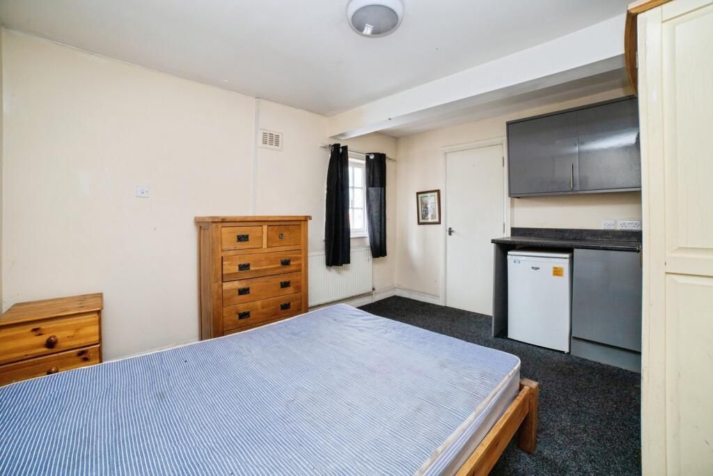 Property photo 2 of 6