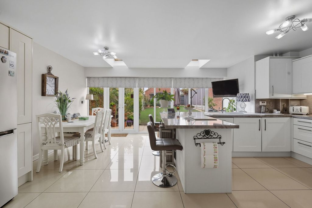 Property photo 2 of 33