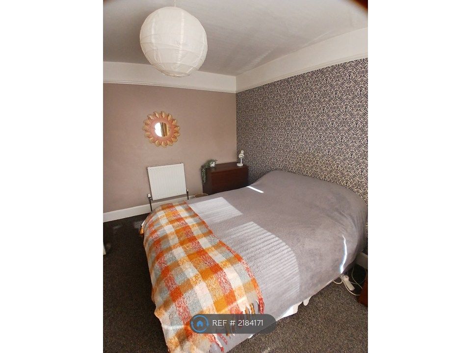 Property photo 3 of 12 South Facing Bathroom