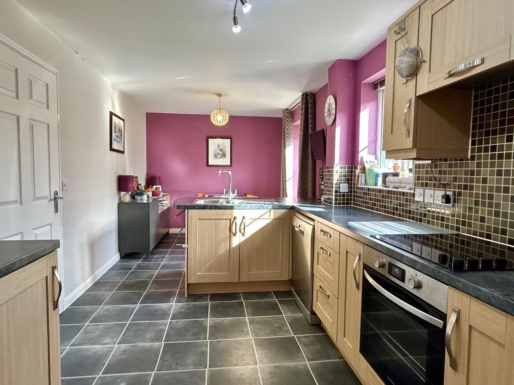 Property photo 3 of 15 Kitchen/Diner