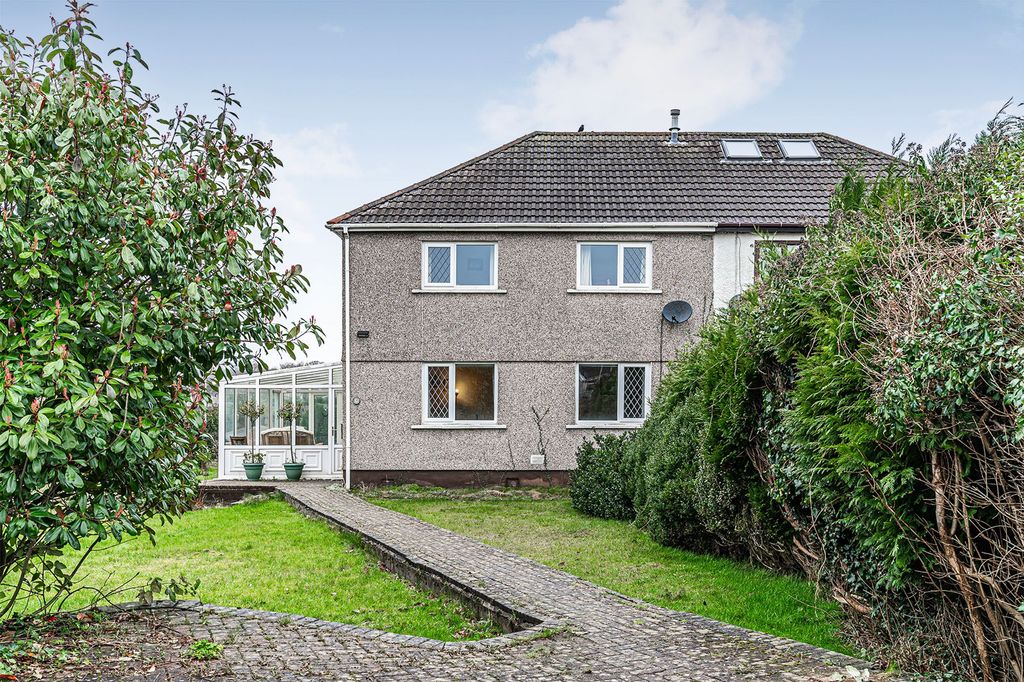 Property photo 2 of 28