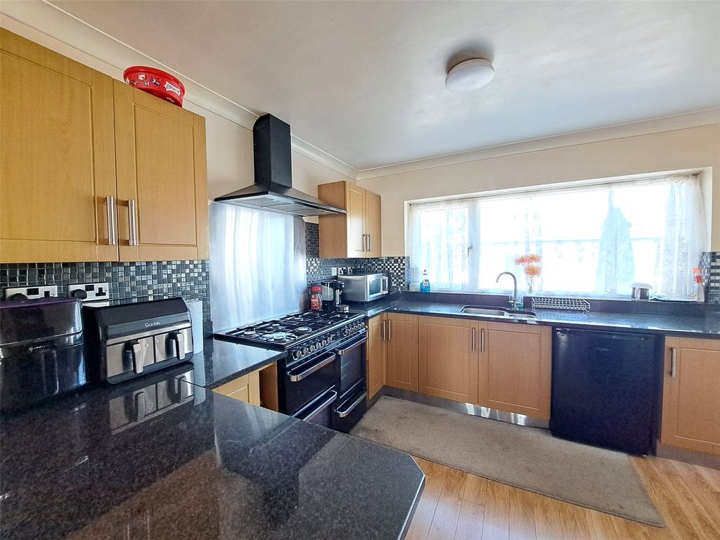 Property photo 2 of 30 Picture No. 38