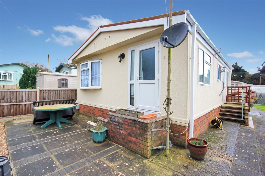 Property photo 1 of 8 Front 1.Jpg