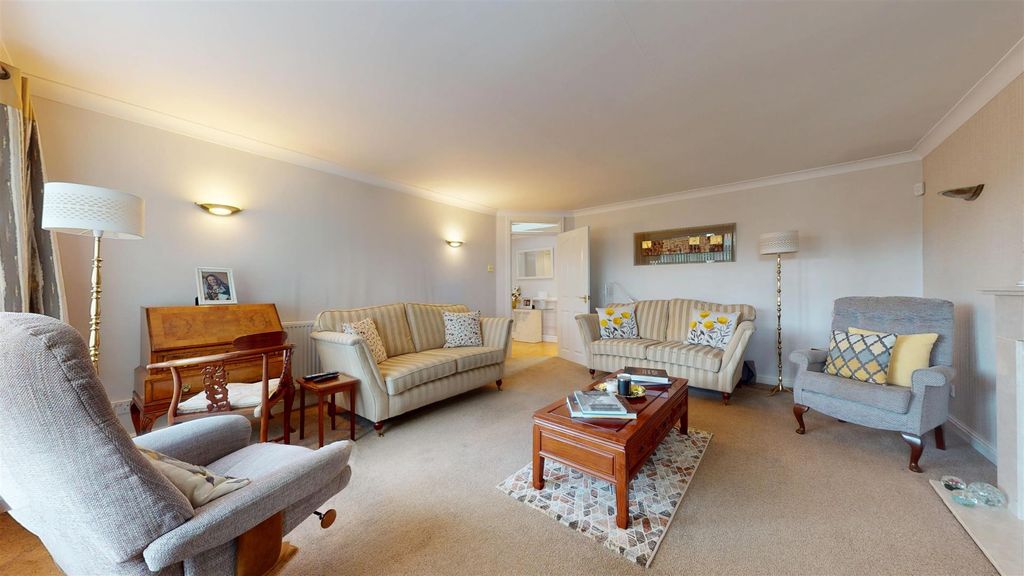 Property photo 3 of 28 Tern Way, Reception Room