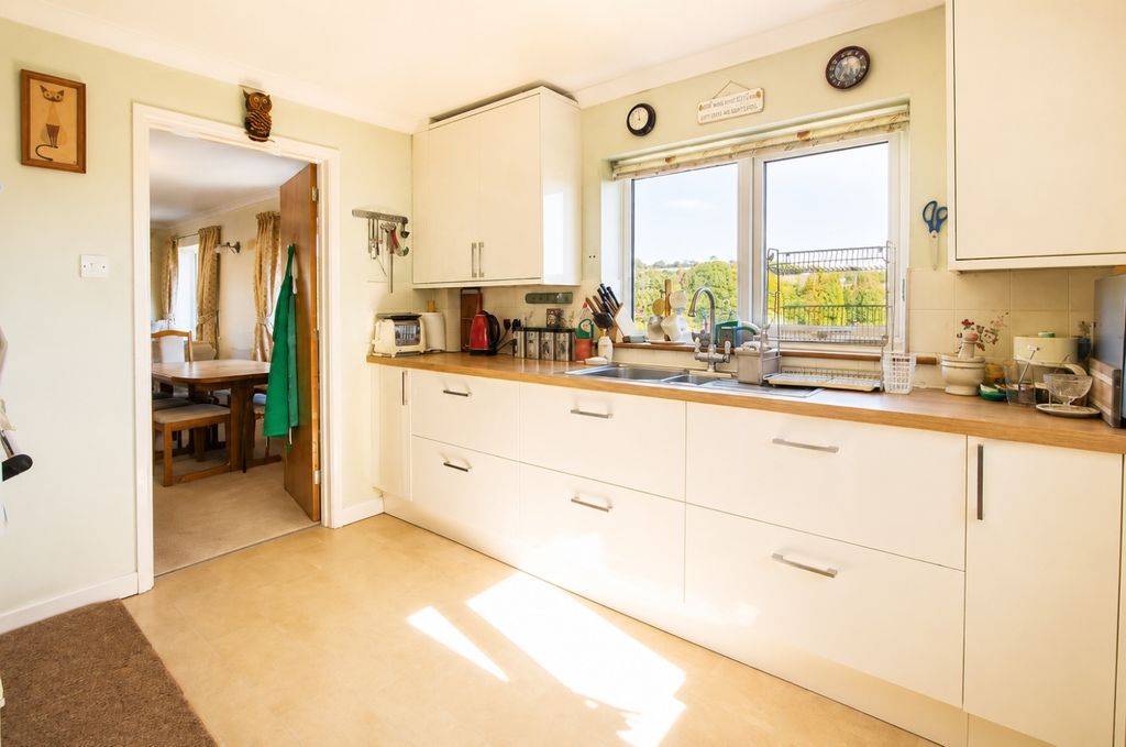 Property photo 3 of 18 715714Ae-A6Aa-4661-Bd1E-E6ce34Ddc9Df