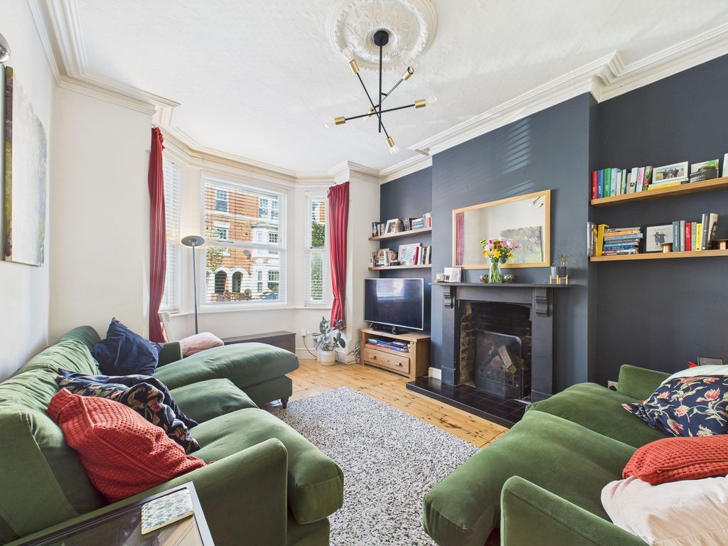 Property photo 2 of 17 Lounge