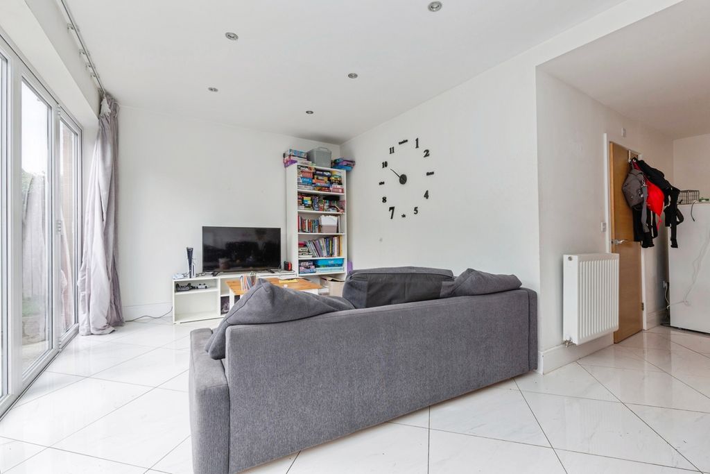 Property photo 3 of 17 Photo