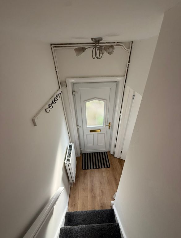 Property photo 3 of 9 Entrance Hall