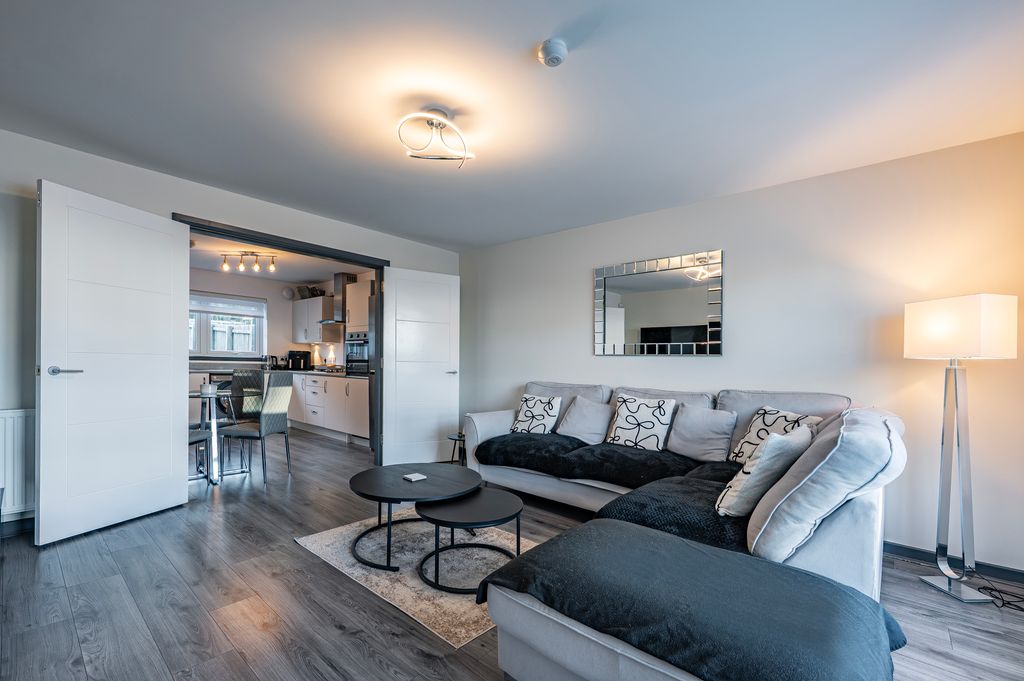 Property photo 2 of 44