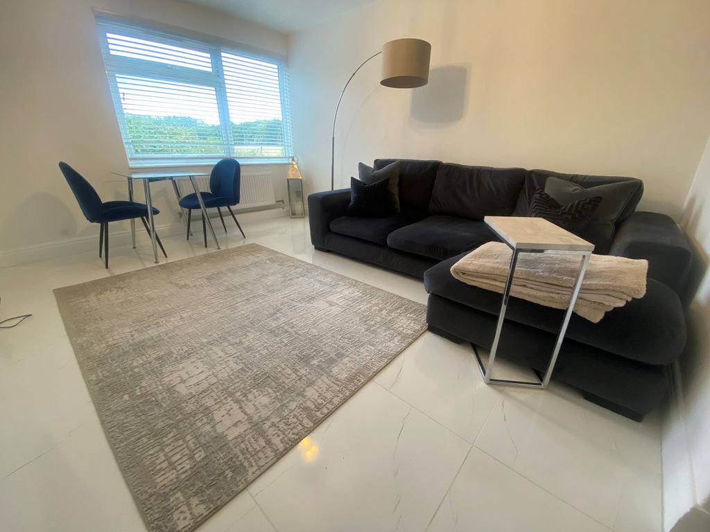 Property photo 1 of 7 Living Room