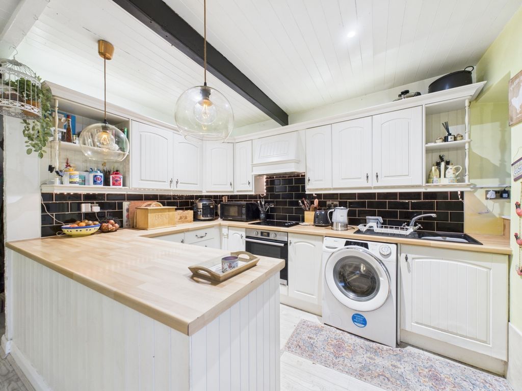 Property photo 2 of 18 Kitchen