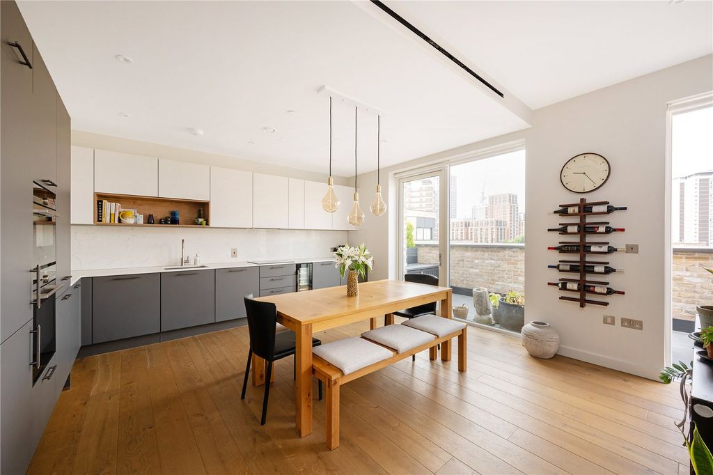 Property photo 3 of 13 Dining Area