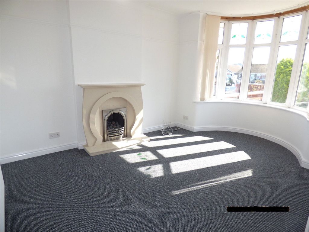 Property photo 2 of 16 Lounge