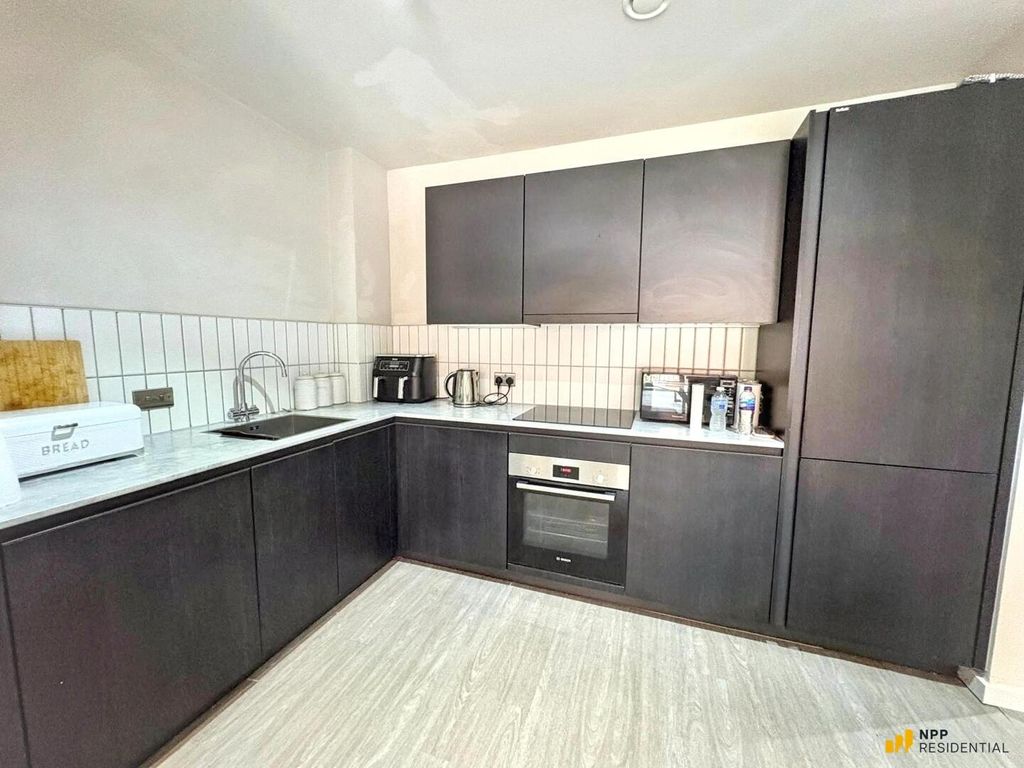 Property photo 3 of 32 Kitchen