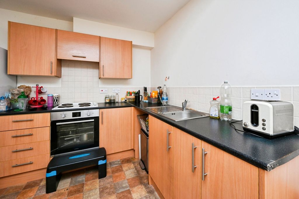 Property photo 2 of 14 Kitchen
