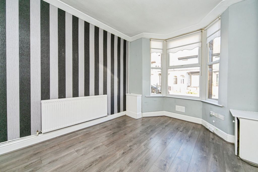 Property photo 2 of 17 Photo