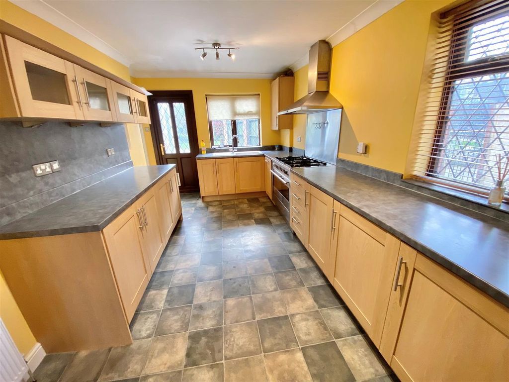 Property photo 3 of 16 Kitchen 2.Jpg