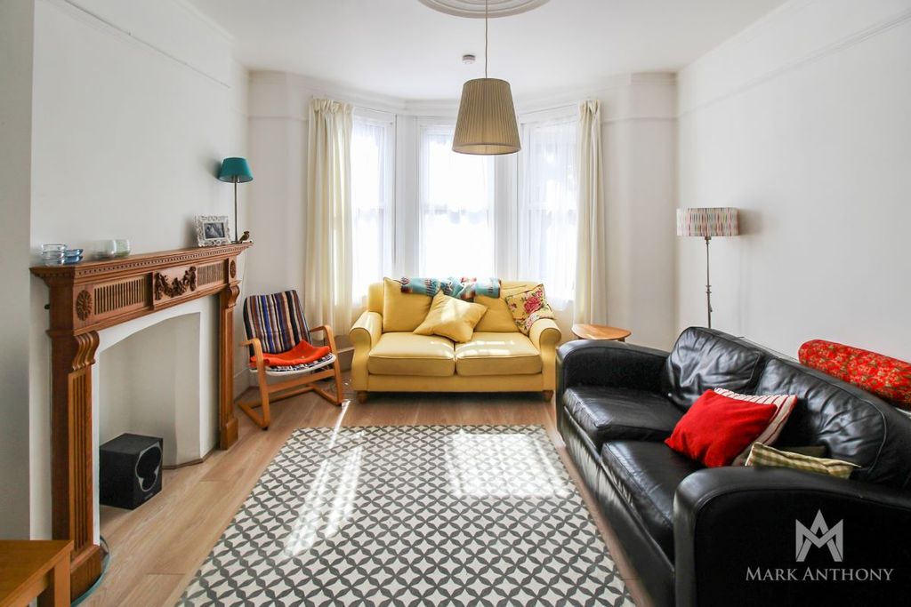 Property photo 2 of 11
