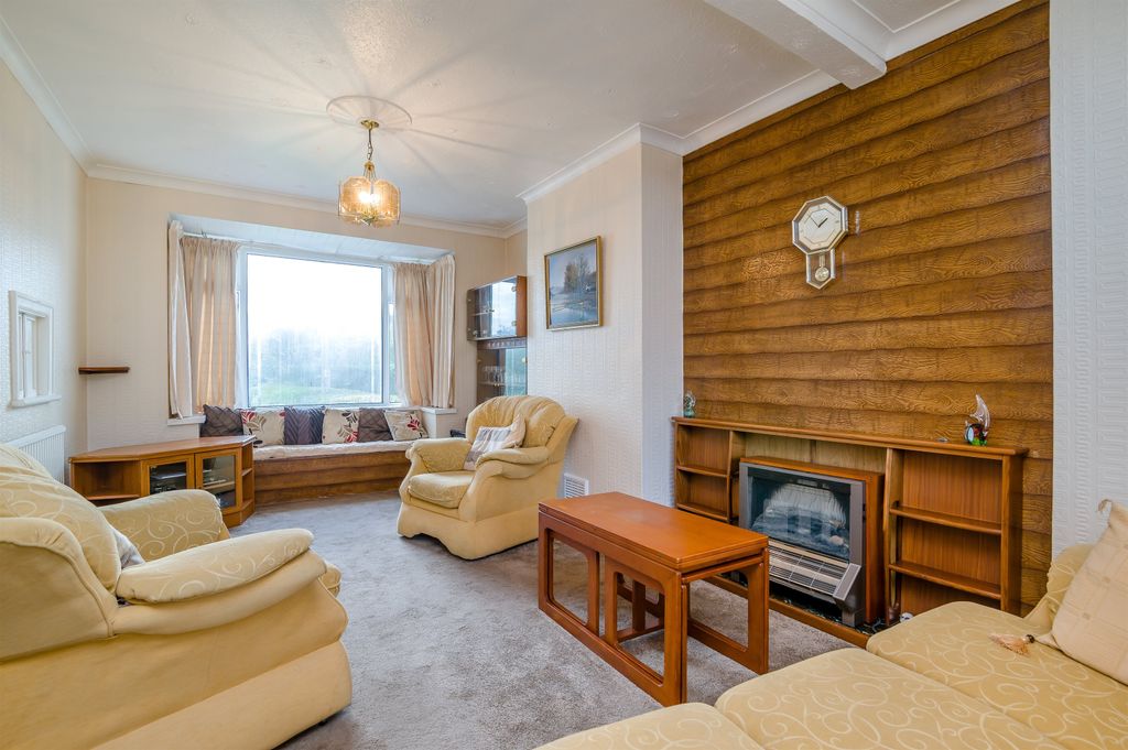 Property photo 3 of 27