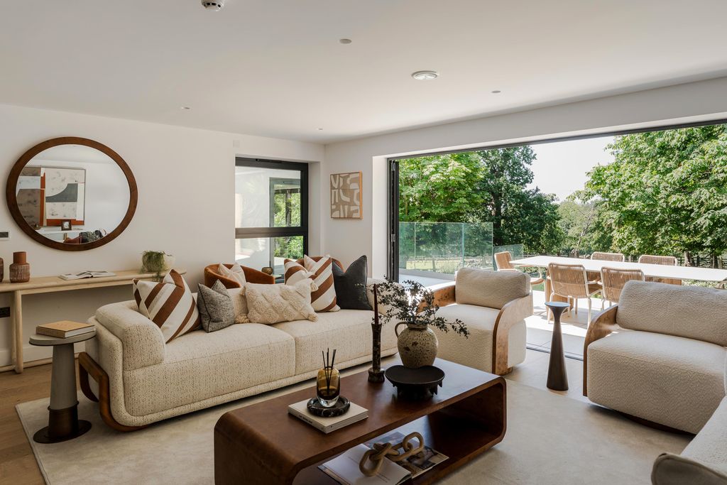 Property photo 2 of 38 353318 - 3 Fallowfield-50.Jpeg