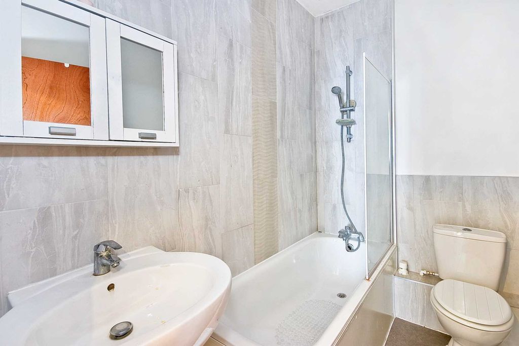 Property photo 2 of 3