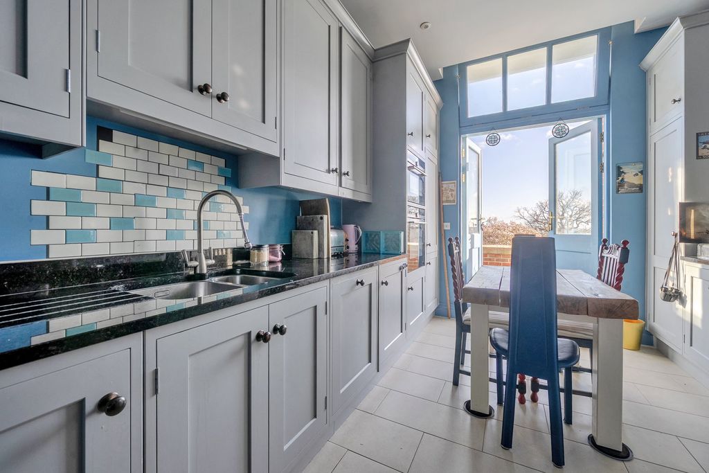 Property photo 3 of 30