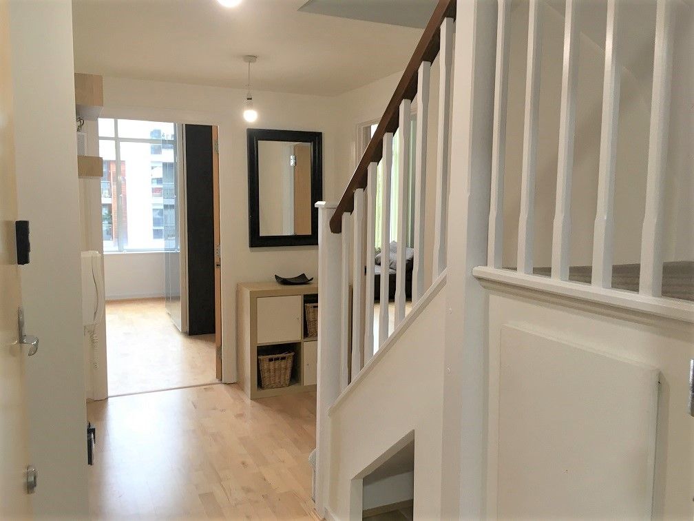 Property photo 2 of 17 Entrance Hallway