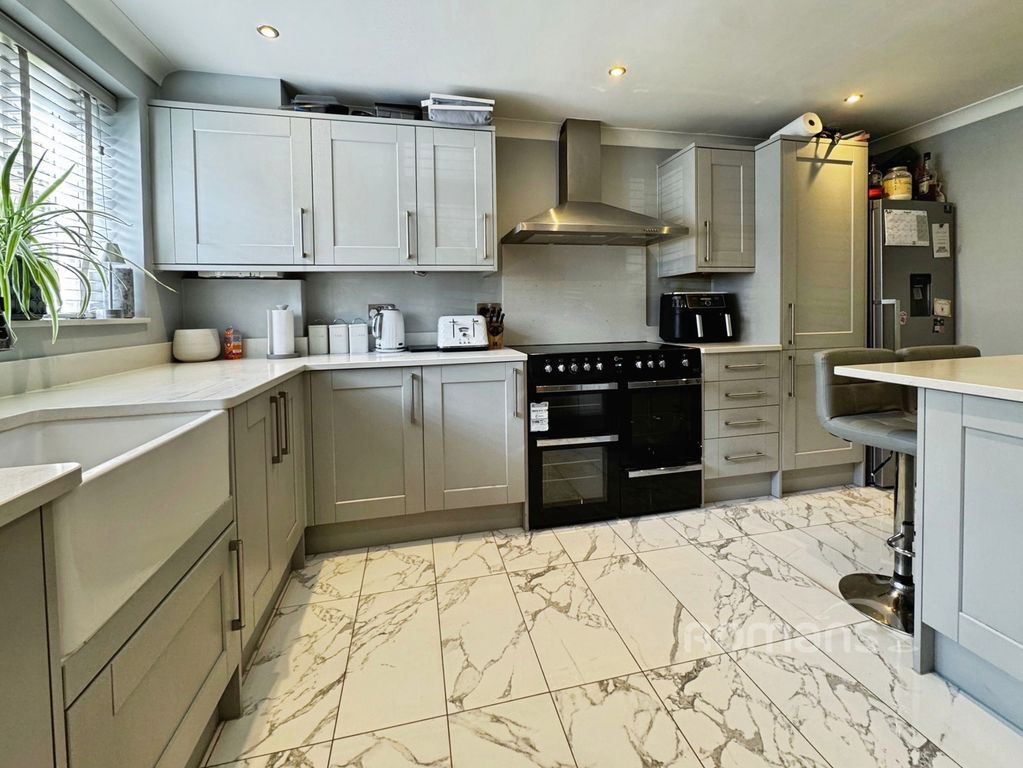 Property photo 2 of 14 Pbox-Img.Jpg