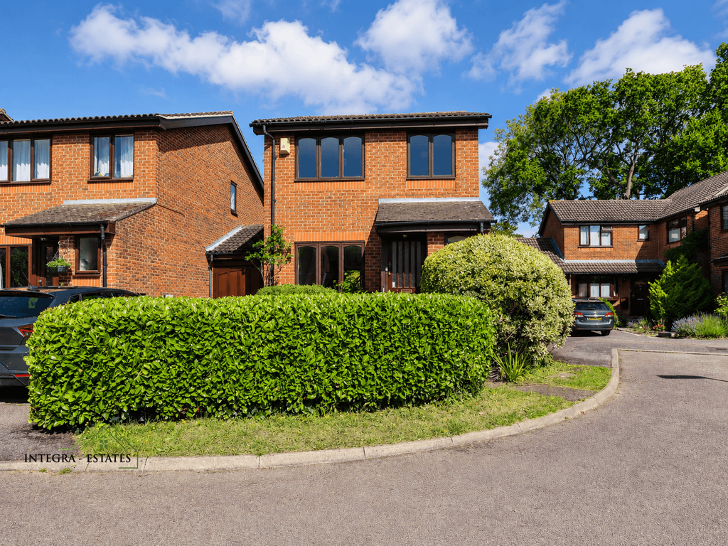 Property photo 1 of 27 Brookwood Close Shortlands Br2