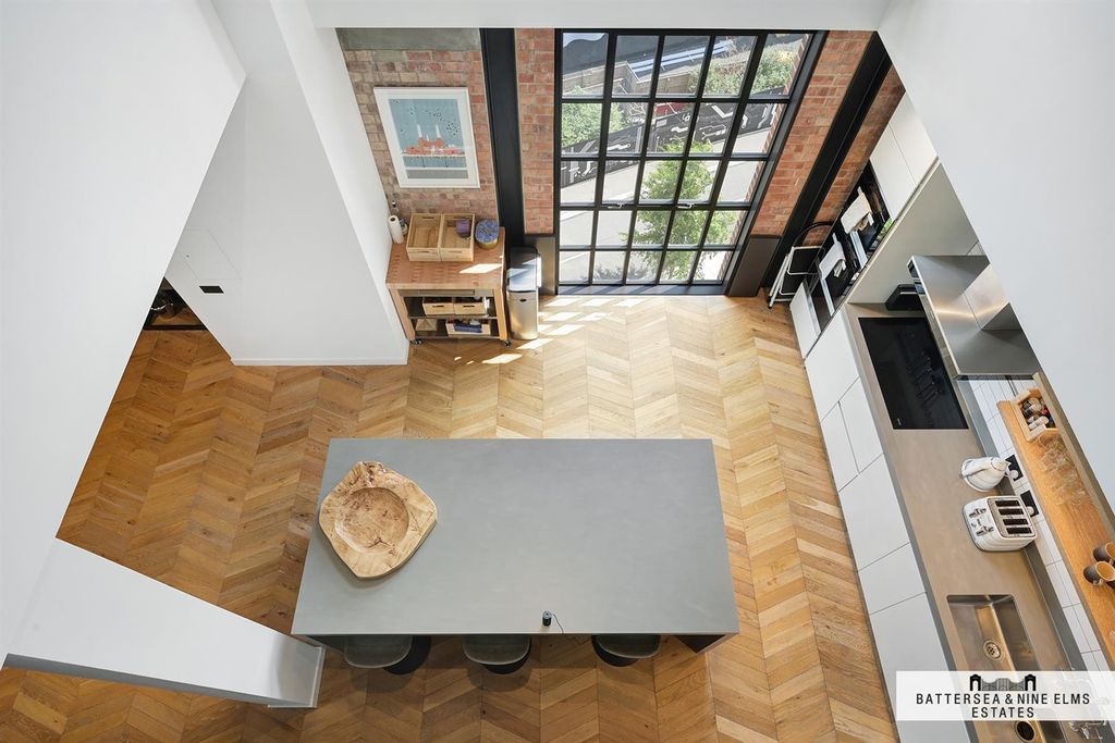 Property photo 2 of 28