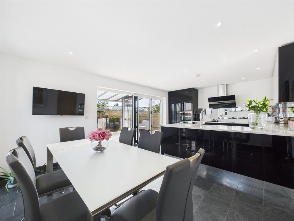 Property photo 3 of 19 Kitchen Diner