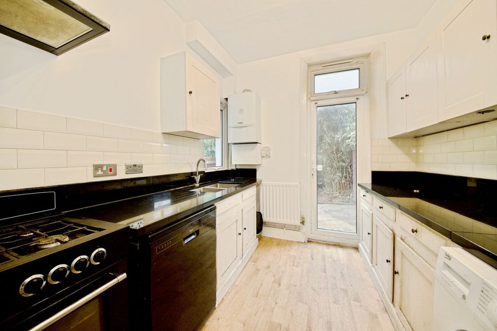 Property photo 2 of 20 Kitchen