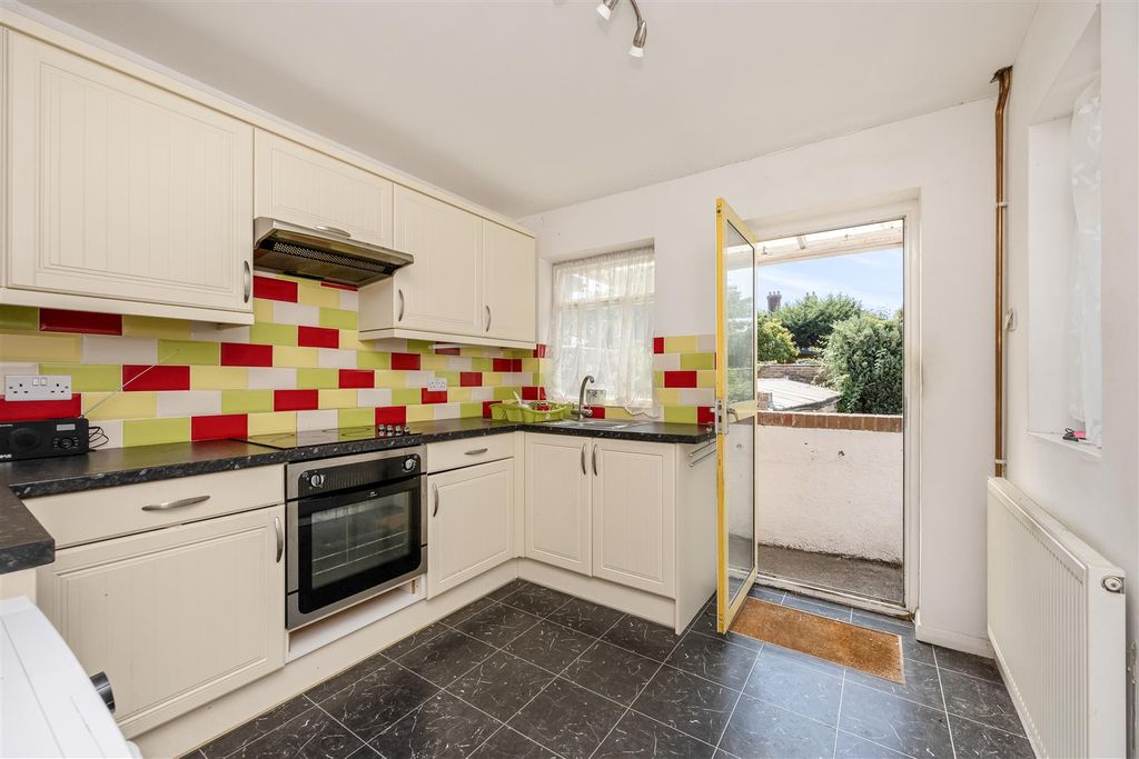 Property photo 2 of 18 Kitchen