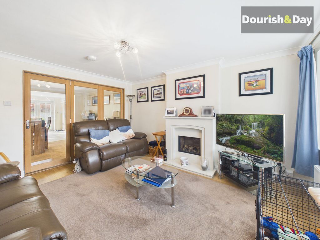 Property photo 2 of 25