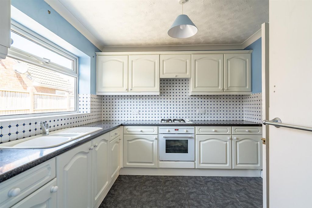 Property photo 2 of 14 Kitchen