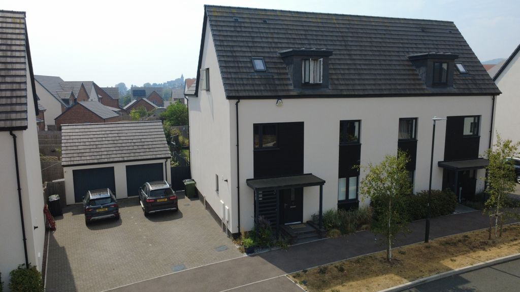 Property photo 1 of 33