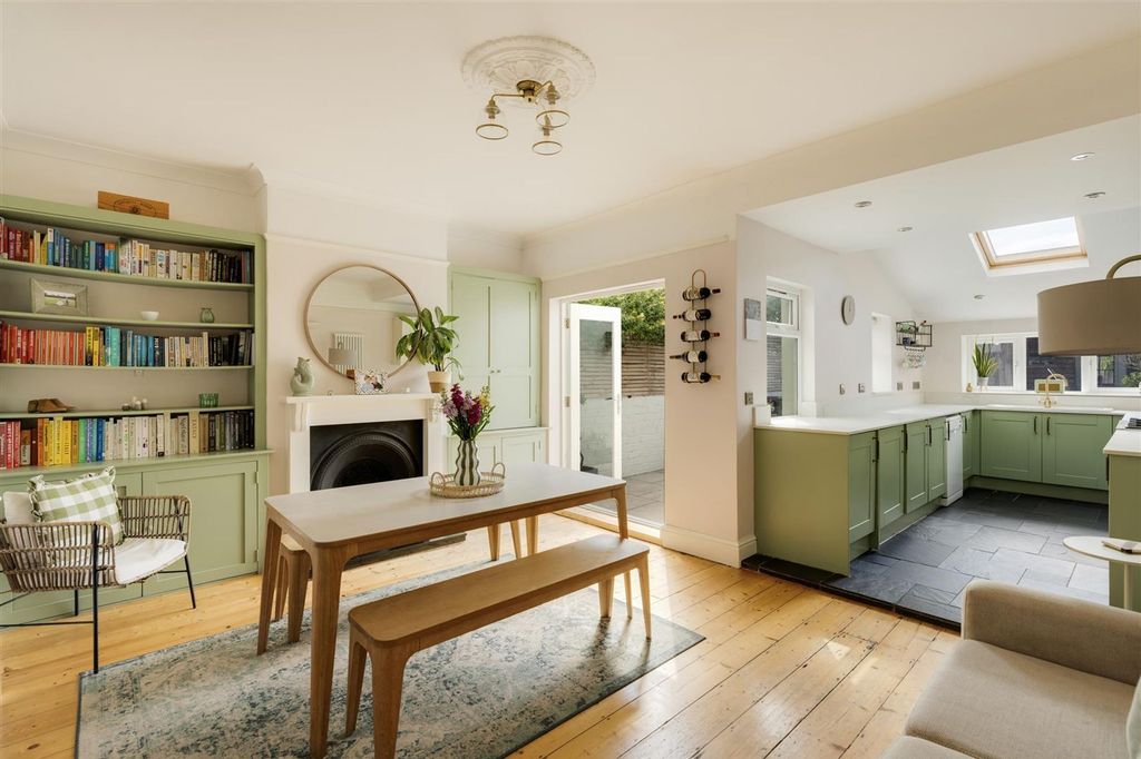 Property photo 1 of 28