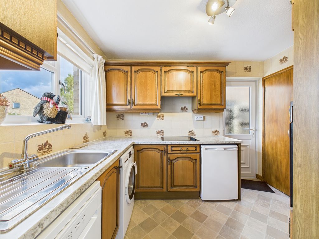 Property photo 3 of 16 Kitchen