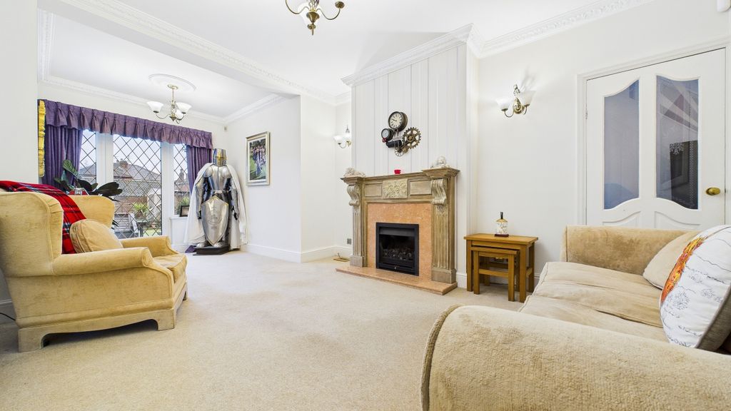 Property photo 2 of 17 Cam03669G0-Pr0045-Still009