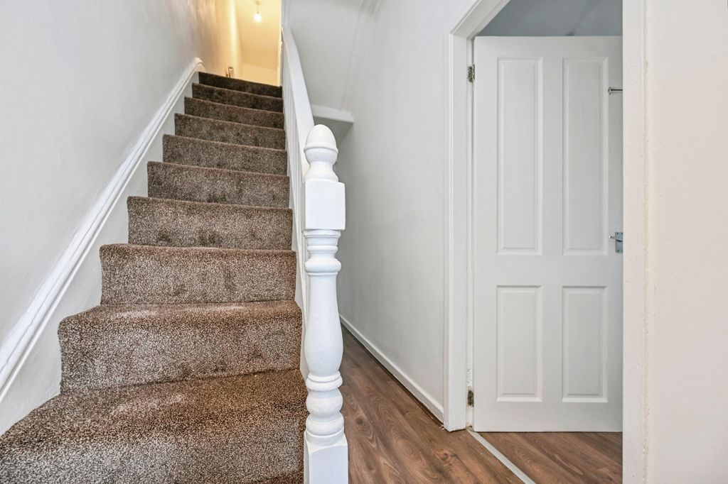 Property photo 2 of 17 Pbox-Img.Jpg