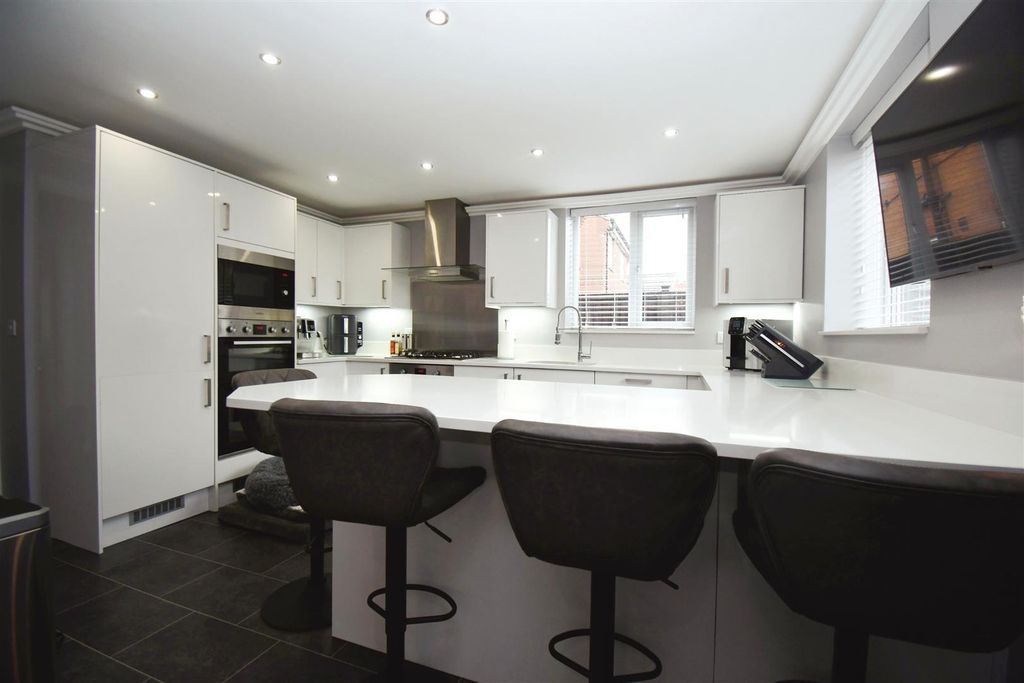 Property photo 3 of 36 Kitchen