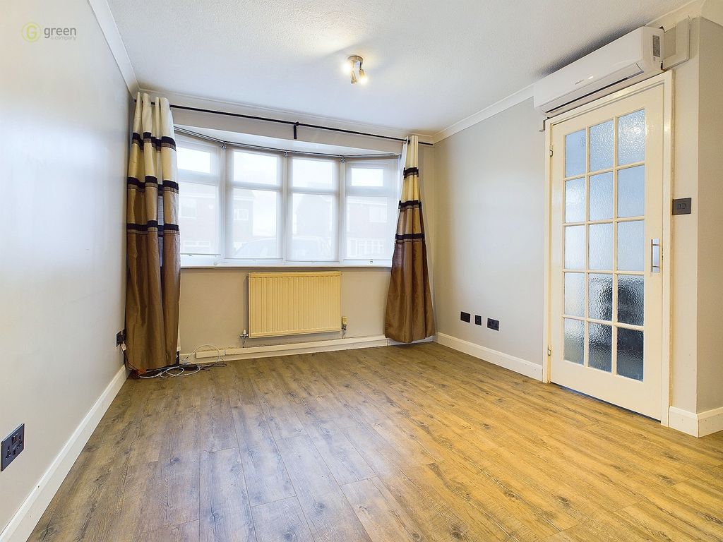 Property photo 2 of 27