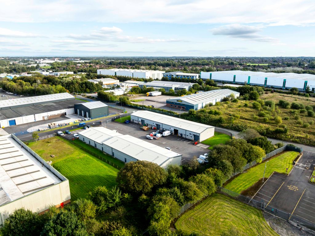 Property photo 3 of 5 20240914Otterwood Square07