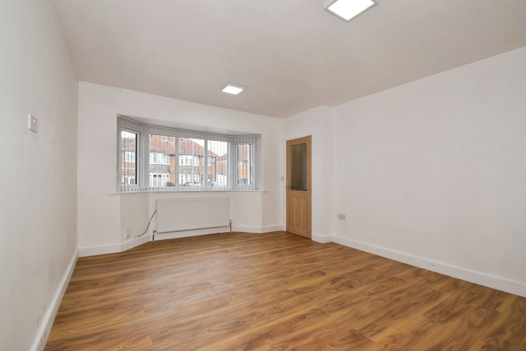 Property photo 2 of 17 Photo